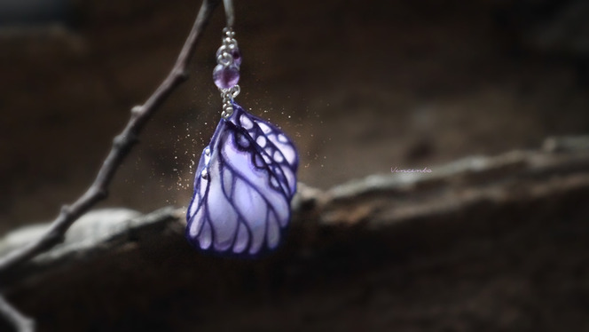 Необычные серьги-крылья настоящей феи Баклажанницы (шёлк, флюорит)
