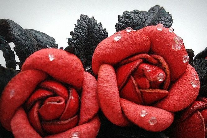 Заколка кожаная "Розы" от Марии Мakaus