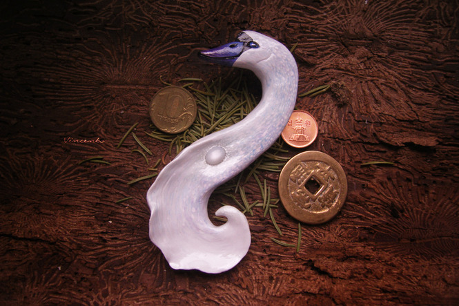 "Принцесса-Лебедь", волшебная брошь с натуральным лунным камнем (по мотивам "Лебединого озера")