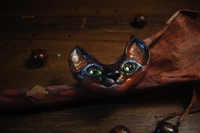 Необычная брошь с котом - Осенним Угольком из коллекции волшебных украшений Legenda Vincento