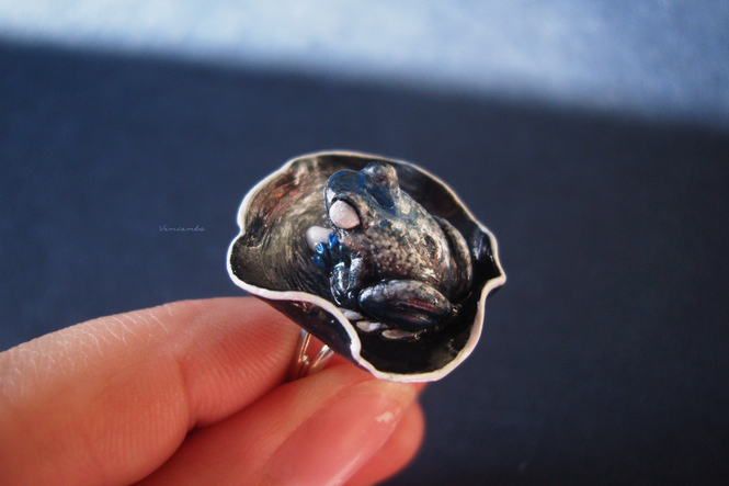 Необычное кольцо с лягушкой и месяцем "Лунная принцесса"