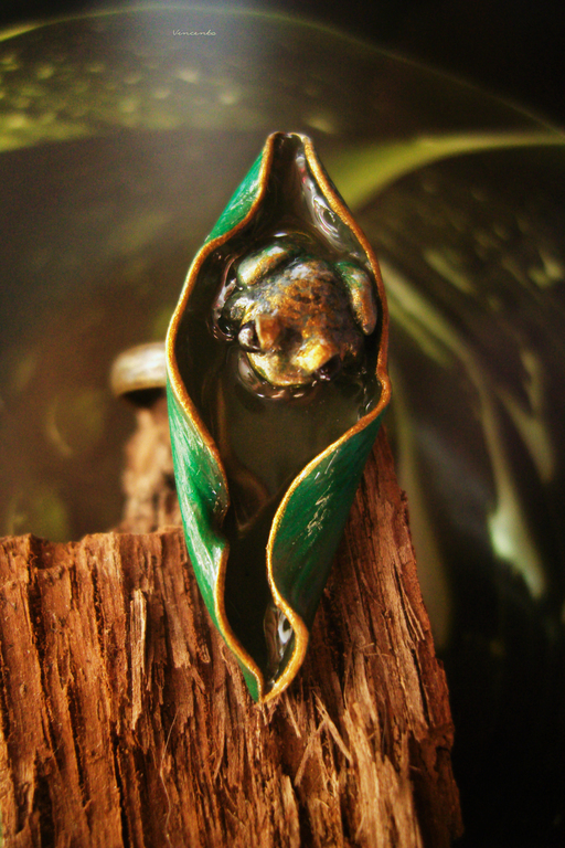Кольцо с тропической лягушкой (скульптурная миниатюра)