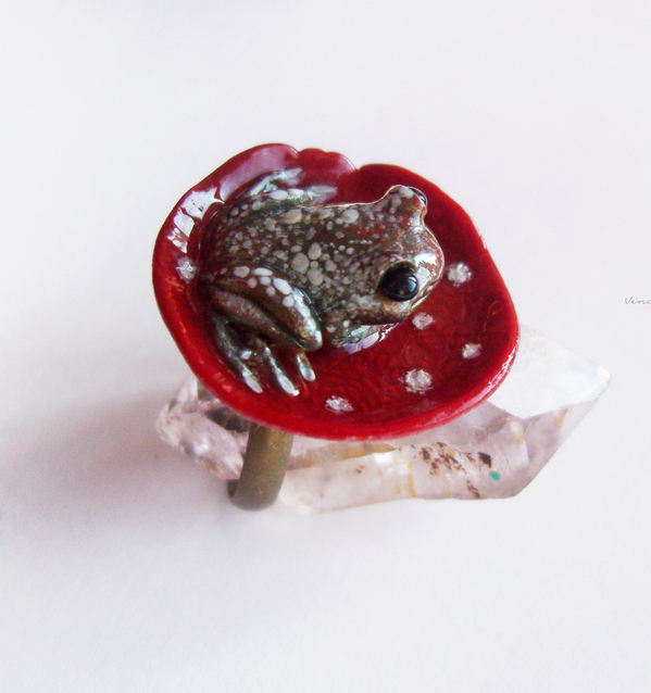 Фэнтези-кольцо с лягушкой