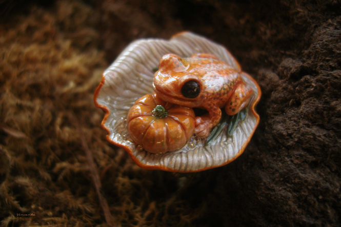 Необычное кольцо с тыквой и лягушкой к празднику Мабон