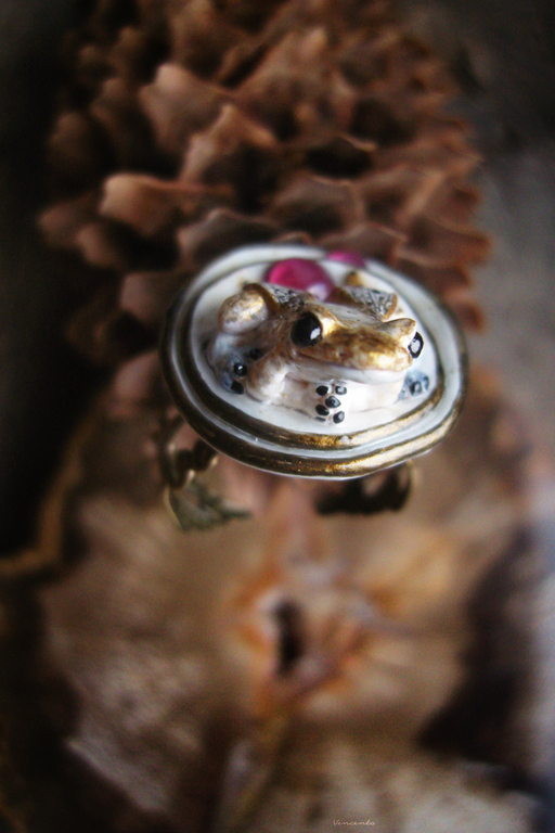 Волшебное украшение - кольцо в стиле арт-нуво с лягушкой