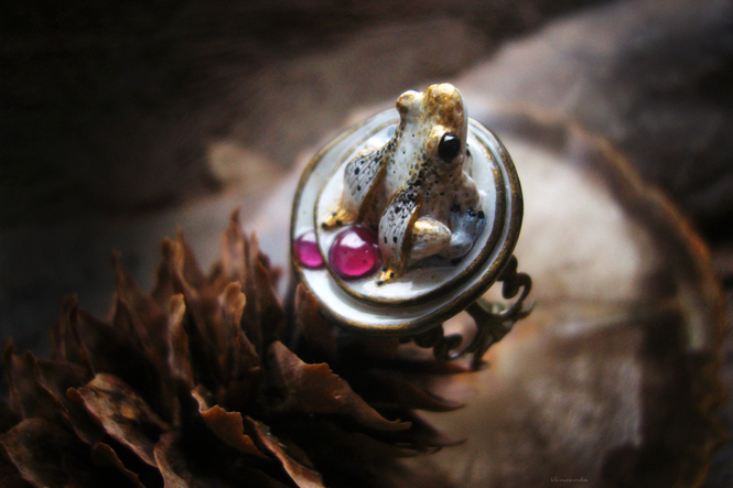 Коллекционное кольцо в стиле арт-нуво с лягушкой